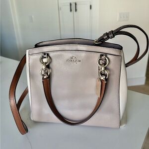 Coach Minetta crossbody IN EXOTIC TRIM LEATHER. GOLD/GREY BIRCH/CHALK